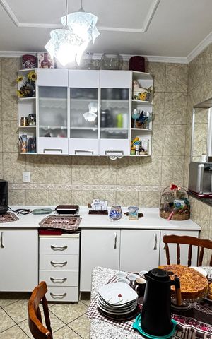 Casa à venda com 223m², 4 quartos e 2 vagas Casa à venda com 223m², 4 quartos e 2 vagasCozinha