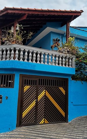 Casa à venda com 223m², 4 quartos e 2 vagas Casa à venda com 223m², 4 quartos e 2 vagasFachada