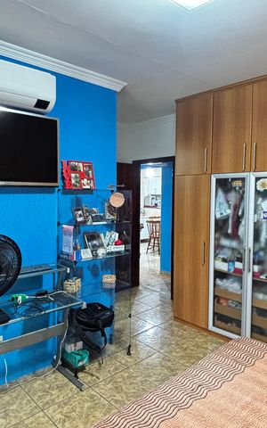 Casa à venda com 223m², 4 quartos e 2 vagas Casa à venda com 223m², 4 quartos e 2 vagasSuite