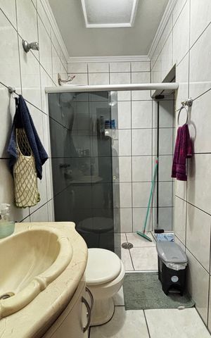 Casa à venda com 223m², 4 quartos e 2 vagas Casa à venda com 223m², 4 quartos e 2 vagasBanheiro