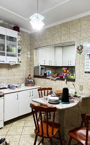 Casa à venda com 223m², 4 quartos e 2 vagas Casa à venda com 223m², 4 quartos e 2 vagasCozinha