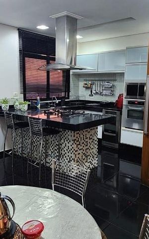Apartamento para alugar com 577m², 5 quartos e 3 vagas Apartamento para alugar com 577m², 5 quartos e 3 vagasCozinha
