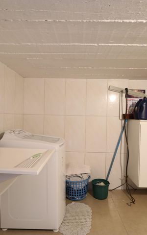 Casa à venda com 98m², 2 quartos e 2 vagasQuintal e área de serviço 