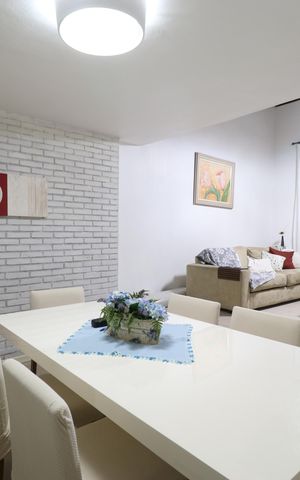 Casa à venda com 98m², 2 quartos e 2 vagasSala