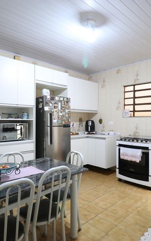 Casa à venda com 98m², 2 quartos e 2 vagasCozinha 