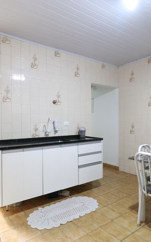 Casa à venda com 98m², 2 quartos e 2 vagasCozinha 
