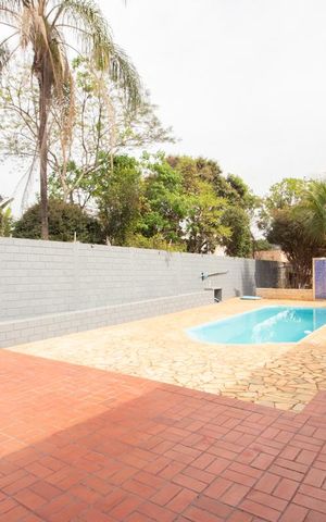 Casa à venda com 299m², 4 quartos e 5 vagas Casa à venda com 299m², 4 quartos e 5 vagasPiscina