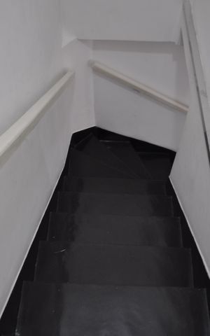 Casa para alugar com 140m², 2 quartos e 1 vagaEscada
