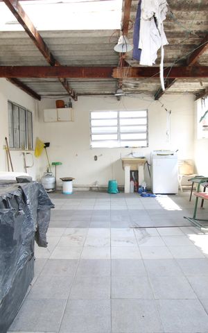 Casa à venda com 250m², 2 quartos e 5 vagasÁrea de Serviço