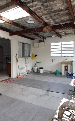 Casa à venda com 250m², 2 quartos e 5 vagasÁrea de Serviço