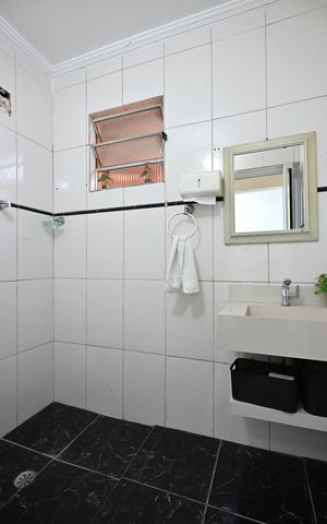 Casa à venda com 59m², 3 quartos e 2 vagasBanheiro