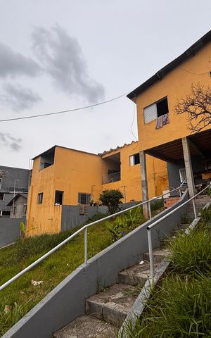 Casa à venda com 600m², 10 quartos e 2 vagas Casa à venda com 600m², 10 quartos e 2 vagasFachada