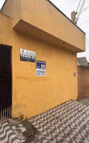 Casa à venda com 600m², 10 quartos e 2 vagas Casa à venda com 600m², 10 quartos e 2 vagasFachada