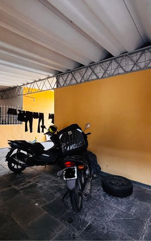 Casa à venda com 600m², 10 quartos e 2 vagas Casa à venda com 600m², 10 quartos e 2 vagasEntrada