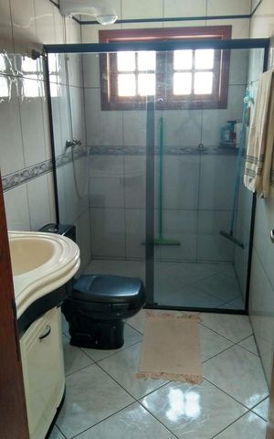 Casa à venda com 210m², 3 quartos e 2 vagas Casa à venda com 210m², 3 quartos e 2 vagasBanheiro