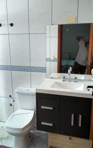 Casa à venda com 210m², 3 quartos e 2 vagas Casa à venda com 210m², 3 quartos e 2 vagasBanheiro