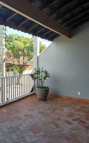 Casa à venda com 210m², 3 quartos e 2 vagas Casa à venda com 210m², 3 quartos e 2 vagasVaranda