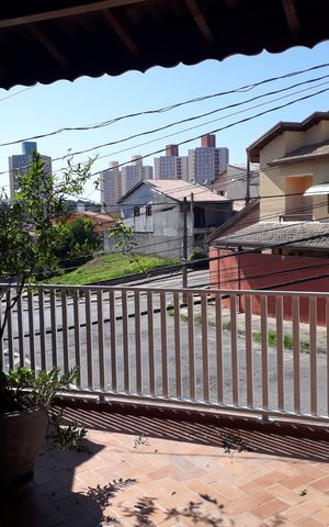 Casa à venda com 210m², 3 quartos e 2 vagas Casa à venda com 210m², 3 quartos e 2 vagasVaranda