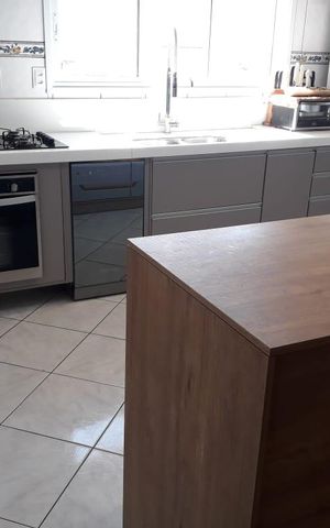 Casa à venda com 210m², 3 quartos e 2 vagas Casa à venda com 210m², 3 quartos e 2 vagasCozinha