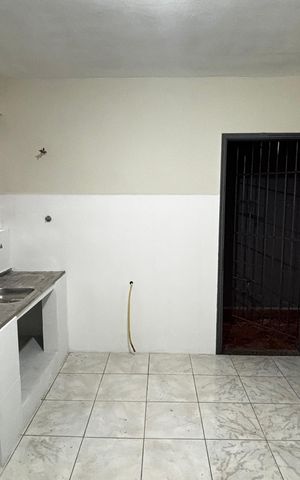 Casa à venda com 125m², 2 quartos e 2 vagas Casa à venda com 125m², 2 quartos e 2 vagasCozinha