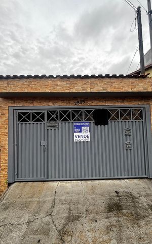 Casa à venda com 125m², 2 quartos e 2 vagas Casa à venda com 125m², 2 quartos e 2 vagasFachada