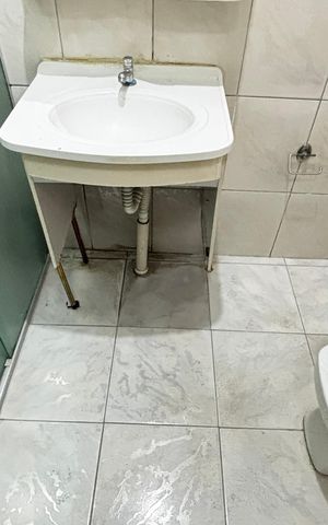 Casa à venda com 125m², 2 quartos e 2 vagas Casa à venda com 125m², 2 quartos e 2 vagasBanheiro social