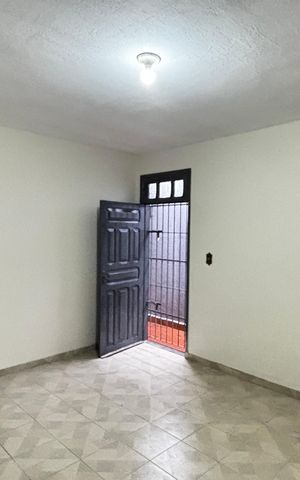 Casa à venda com 125m², 2 quartos e 2 vagas Casa à venda com 125m², 2 quartos e 2 vagasSala