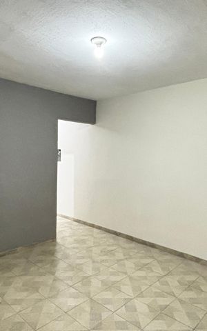 Casa à venda com 125m², 2 quartos e 2 vagas Casa à venda com 125m², 2 quartos e 2 vagasSala