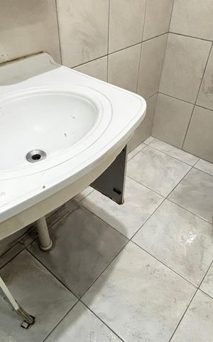 Casa à venda com 125m², 2 quartos e 2 vagas Casa à venda com 125m², 2 quartos e 2 vagasBanheiro social