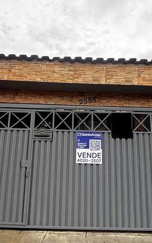 Casa à venda com 125m², 2 quartos e 2 vagas Casa à venda com 125m², 2 quartos e 2 vagasFachada
