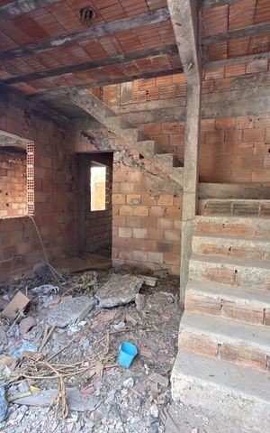 Casa à venda com 110m², 3 quartos e 3 vagas Casa à venda com 110m², 3 quartos e 3 vagasSala