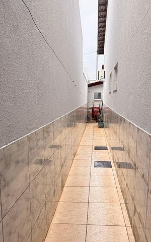 Casa à venda com 110m², 3 quartos e 6 vagasCorredor