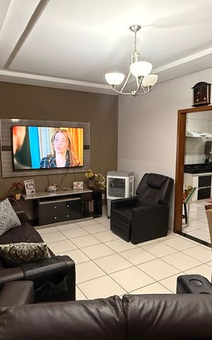 Casa à venda com 110m², 3 quartos e 6 vagasSala