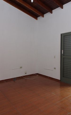 Casa à venda com 193m², 2 quartos e 2 vagasSuíte