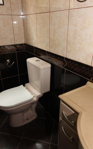 Casa à venda com 193m², 2 quartos e 2 vagasBanheiro 3