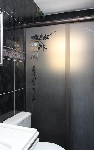 Casa à venda com 193m², 2 quartos e 2 vagasBanheiro 2