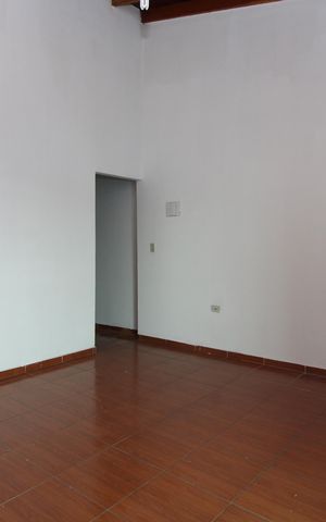 Casa à venda com 193m², 2 quartos e 2 vagasSuíte