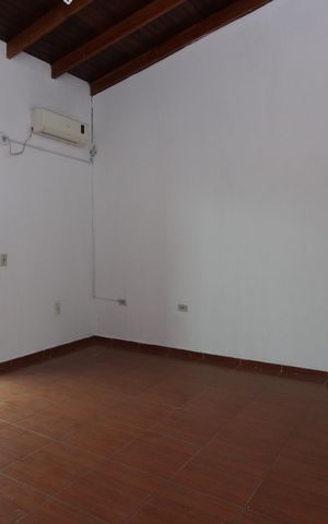 Casa à venda com 193m², 2 quartos e 2 vagasSuíte
