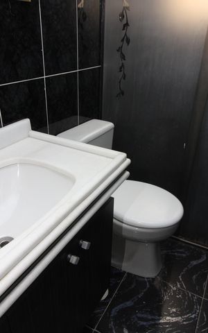 Casa à venda com 193m², 2 quartos e 2 vagasBanheiro 2