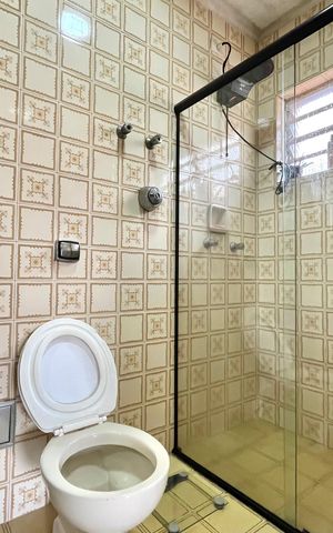 Casa à venda com 220m², 3 quartos e 2 vagasBanheiro da Suíte