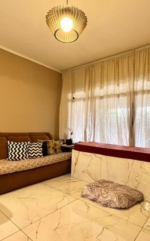 Casa à venda com 220m², 3 quartos e 2 vagasSala
