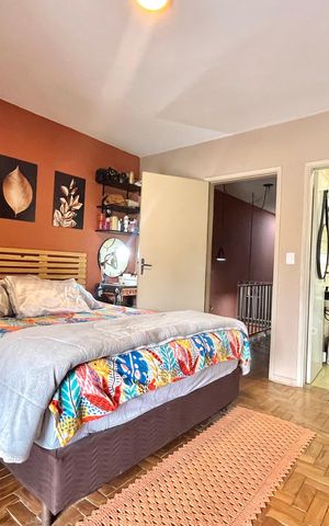 Casa à venda com 220m², 3 quartos e 2 vagasSuite