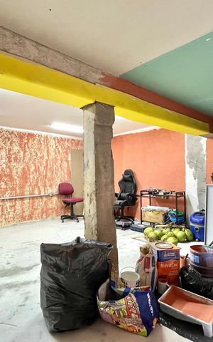 Casa à venda com 220m², 3 quartos e 2 vagasPorão 