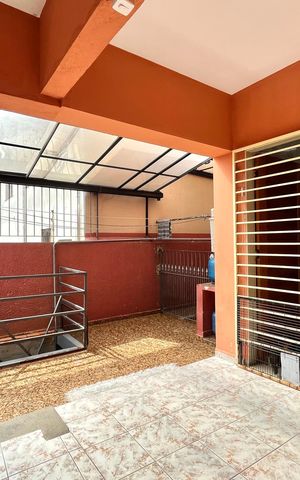 Casa à venda com 220m², 3 quartos e 2 vagasQuintal
