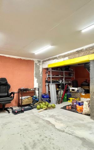 Casa à venda com 220m², 3 quartos e 2 vagasPorão 