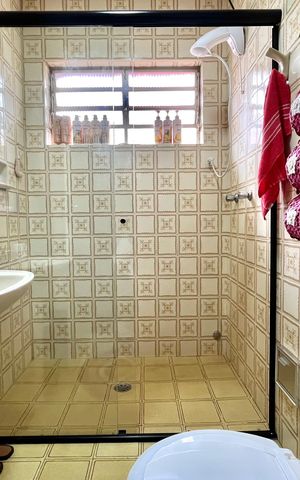 Casa à venda com 220m², 3 quartos e 2 vagasBanheiro Corredor