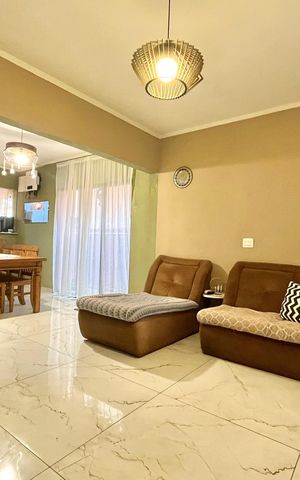 Casa à venda com 220m², 3 quartos e 2 vagasSala