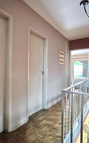 Casa à venda com 220m², 3 quartos e 2 vagasCorredor