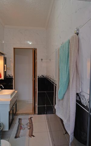 Casa à venda com 320m², 3 quartos e 2 vagasBanheiro Social