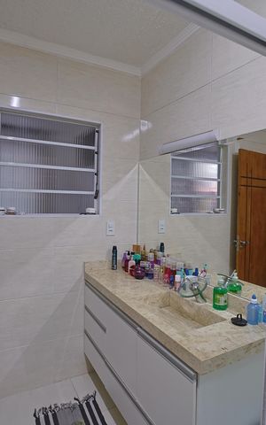 Casa à venda com 320m², 3 quartos e 2 vagasBanheiro Suíte 
